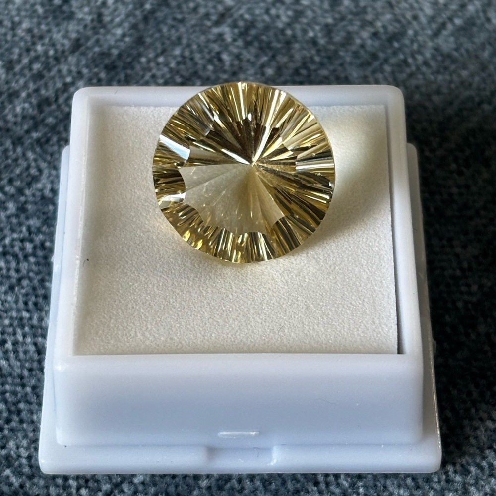 16.00CT Yellow Labradorite 18MM RD
